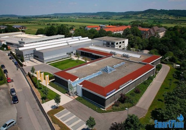 Аэрофотоснимок показывает завод Max Weishaupt GmbH в Швенди